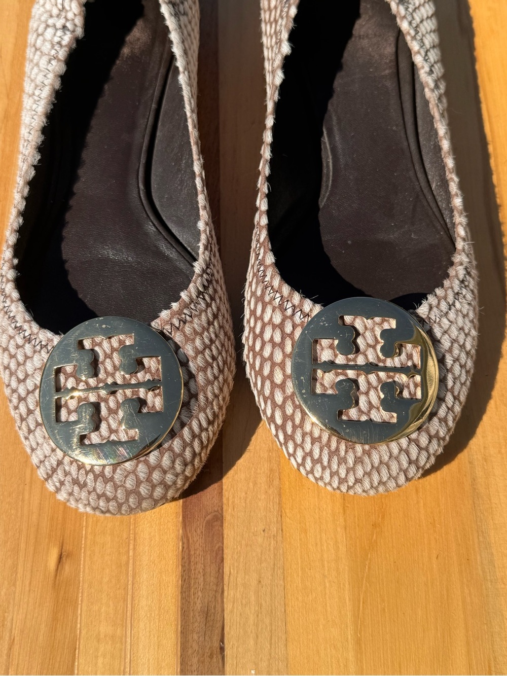 Ladies Tory Burch Taupe Woven Reva Logo Ballet Flats - Picture 3 of 8